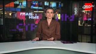 Попугай Чико развлекает клиенток салона красоты в Ликино-Дулево