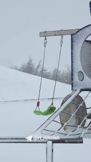 Магадан засыпало майским снегом, в городе фиксируются ДТП