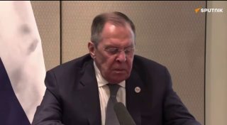 Лавров ответил Макрону на обвинения России в колониализме в Африке