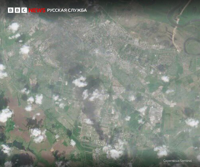 На спутниковом снимке видны клубы дыма над Рязанским НПЗ