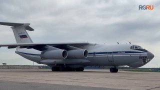 Самолет с российскими военными, возвращенными из украинского плена, приземлился в Подмосковье