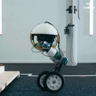 Представлен робот Roadrunner, способный балансировать на одном колесе