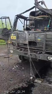 Последствия прилета российского FPV-дрона по грузовику DAF ВСУ
