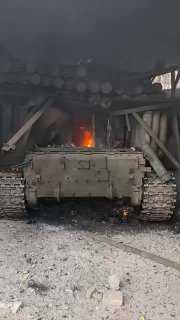 Бронетранспортёр на базе Т-55 был уничтожен после попадания 30 FPV-дронов