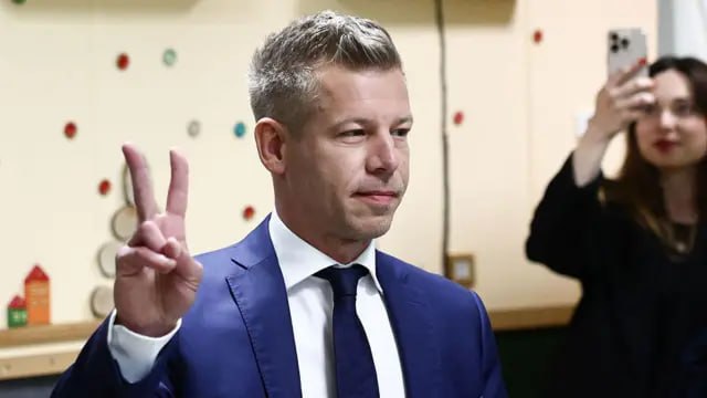 Петер Мадьяр отменил пособие Орбану