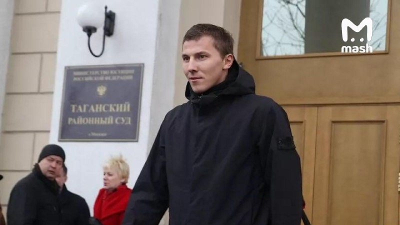 Актёра Павла Ерлыкова обвинили в мошенничестве на сумму более 72 млн рублей при организации детского театрального фестиваля