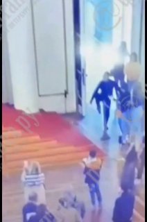 В Эрмитаже задержали предпринимателя, напавшего на сотрудника музея с ножами