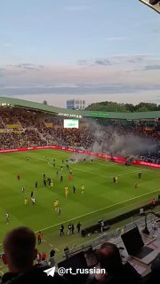 Болельщики сорвали футбольный матч во Франции