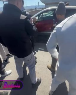 В Красноярске полицейский жестко задержал несовершеннолетнего участника автосходки