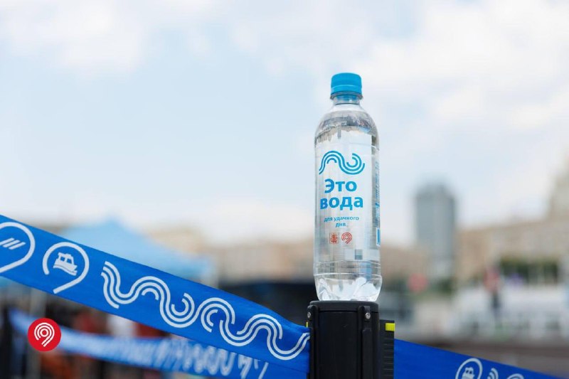 В метро и на вокзалах Москвы начали раздавать бесплатную воду из-за жары
