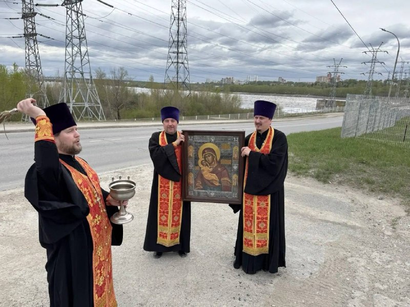 В Перми провели крестный ход, чтобы «избавиться от напасти» беспилотников