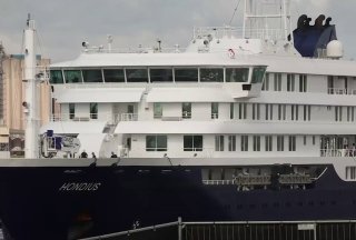 Круизный лайнер с вспышкой хантавируса прибыл в порт Роттердама