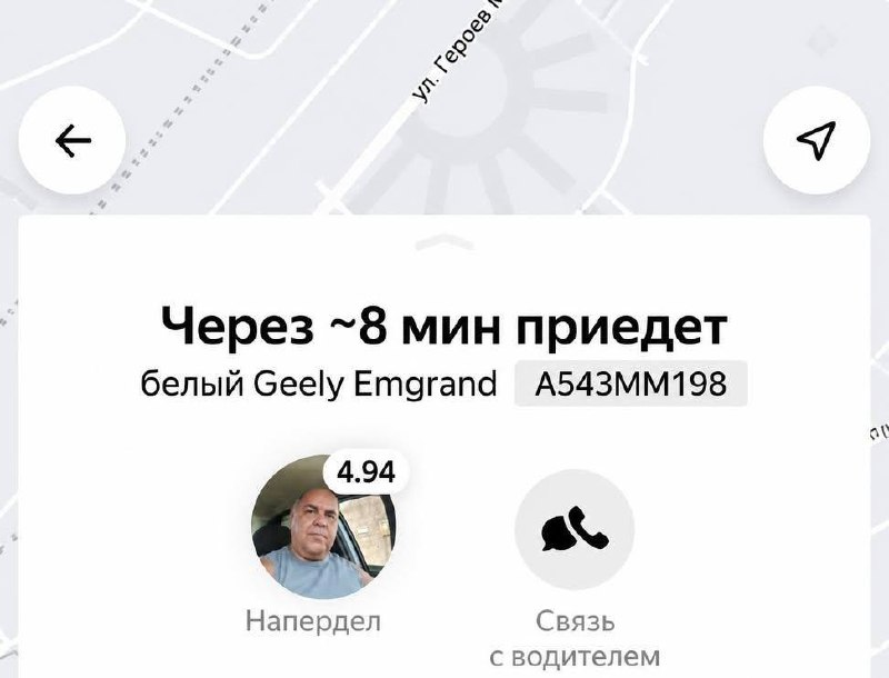 «Напердел» — таксиста с интересным именем на китайце показали в соцсетях