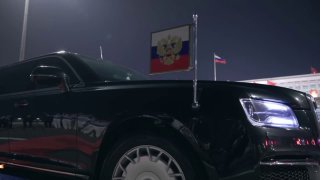Путин прибыл в Пекин на автомобиле Aurus с китайскими номерами