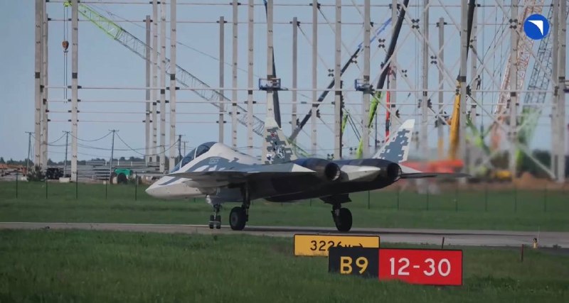 В Жуковском на видео с испытаниями Су-57Д заметили строительство ангаров для авиации ВКС РФ