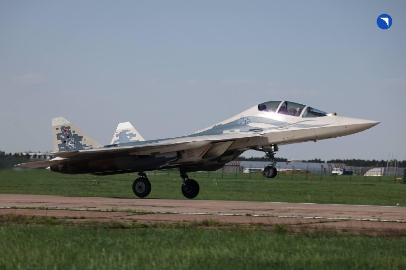 Двухместный истребитель Су-57Д совершил первый полёт