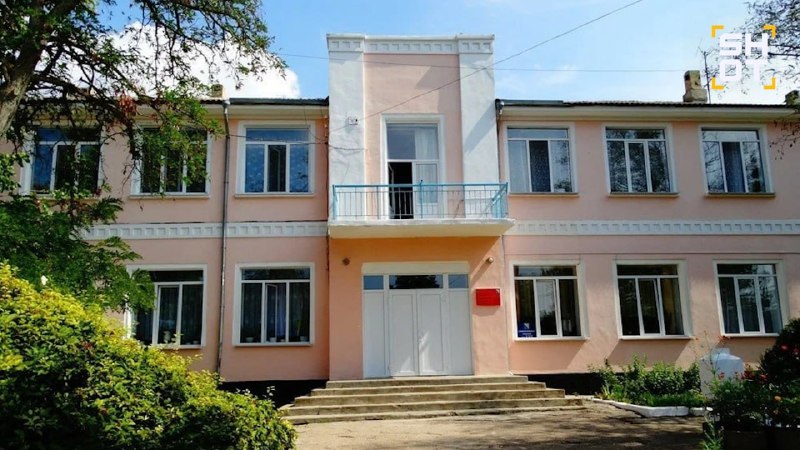 Десять детей пострадали при обрушении балкона в школе в Севастополе
