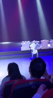 Робот сломался при попытке повторить лунную походку Майкла Джексона