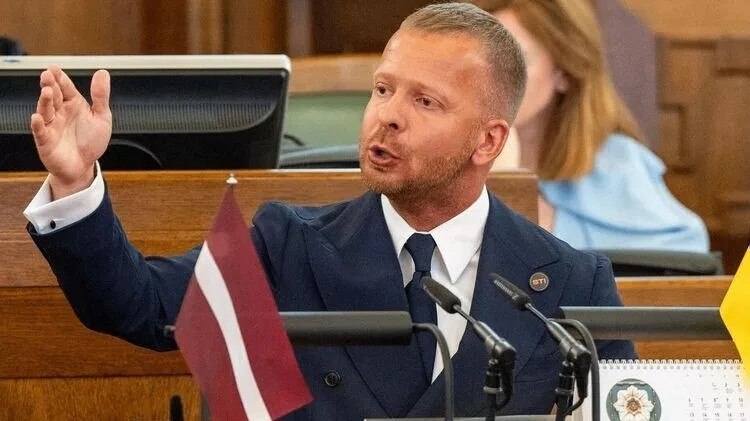 Латвийского депутата Росликова лишили мандата за выступление против дискриминации русскоязычных