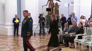 Путин вручил «Золотую Звезду» Героя России родителям погибшего бойца СВО
