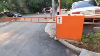 Жители Чертаново нашли в грунте для благоустройства фрагменты могильных памятников