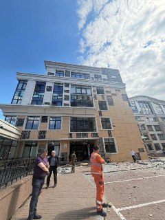 В Киеве повреждено здание с квартирами Зеленского и Миндича