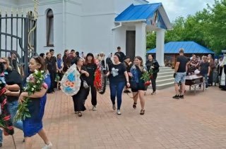В Старобельске прошли первые похороны после атаки ВСУ на колледж
