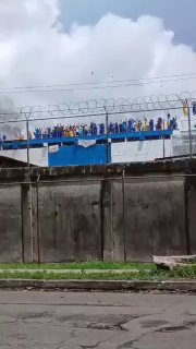 Заключенные в Венесуэле захватили тюрьму и объявили забастовку в знак протеста против пыток