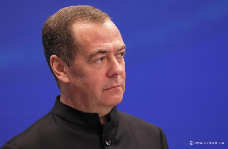 Медведев обсудил достижения российских ученых и совершенствование системы образования