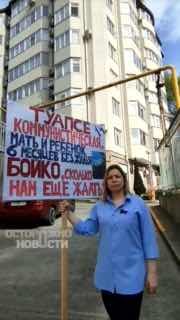 Жительница Туапсе вышла на пикет из-за задержки восстановления жилья после атаки БПЛА