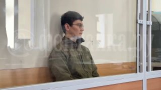 Артиста Мариинки и бывшего военного доставили в суды Петербурга