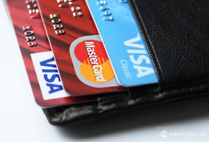 Карты Mastercard и Visa должны уходить с рынка России, заявили в ЦБ