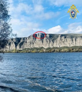 В Иркутской области девушка погибла при попытке сделать фото на скале
