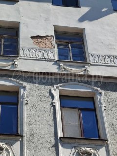 В Санкт-Петербурге штукатурка с дома рухнула на женщину