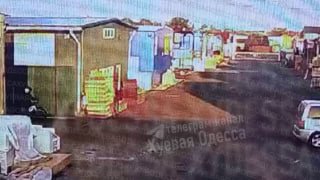 В Одессе сотрудники ТЦК предложили молодому человеку пройти в отделение