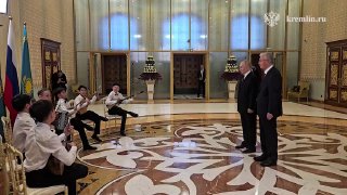 Дети сыграли для Путина и Токаева музыкальную композицию на национальных казахских домбрах