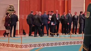Лавров и Ушаков во Дворце независимости в Астане в ожидании начала российско-казахстанских переговоров