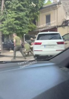 В Одессе сотрудники ТЦК силой задержали мужчину
