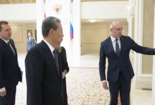Матвиенко и Чжао Лэцзи посетили фотовыставку к юбилею российско-китайского договора
