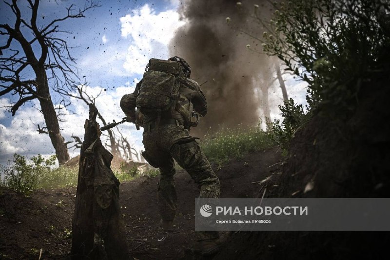 Штурмовики 7-й отдельной мотострелковой бригады группировки «Юг» проводят боевое слаживание
