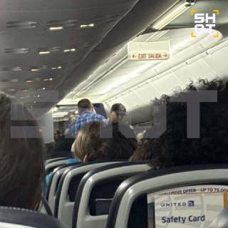 В США самолёт совершил экстренную посадку из-за дебошира на борту