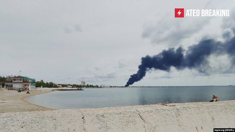 На нефтебазе в Феодосии начался пожар после атаки БПЛА