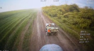 Оператор FPV-дрона ВС РФ поразил квадроцикл с военнослужащим ВСУ