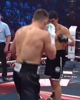 Боксер из Кыргызстана защитил два чемпионских пояса в бою с немцем