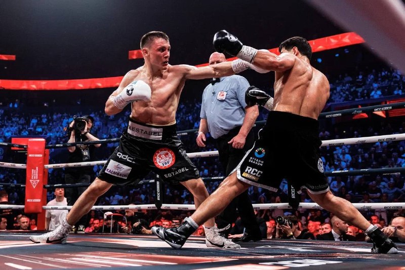 Дмитрий Бивол отстоял титулы чемпиона в поединке против Михаэля Айферта