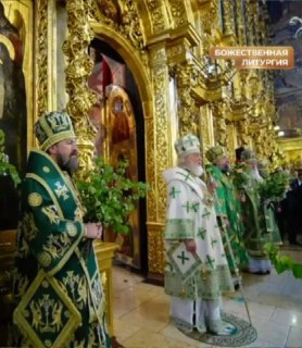 Митрополит Иларион и патриарх Кирилл на службе в Троице-Сергиевой лавре