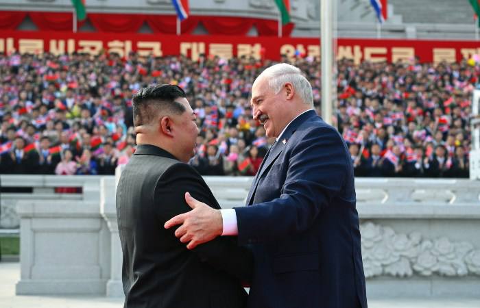Лукашенко назвал Ким Чен Ына лидером, нацеленным на сотрудничество, и отверг обвинения в его диктаторстве