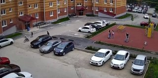 Пьяный водитель влетел во двор многоэтажки в Аше под Челябинском