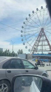 Парочка уединилась прямо в кабинке колеса обозрения в Новосибирске