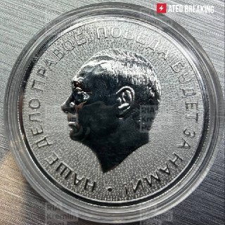 На ПМЭФ представили жетон из чистого серебра с профилем Путина